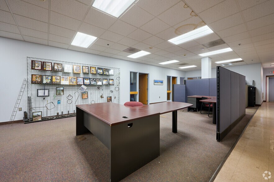 More Photos Of 4522 Wetzel Rd, Liverpool Manufacturing For Lease