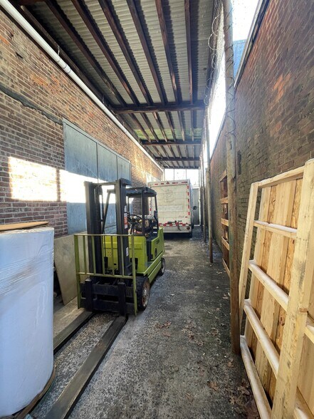 More Photos Of 119-121 S 15th St, Newark Manufacturing For Lease