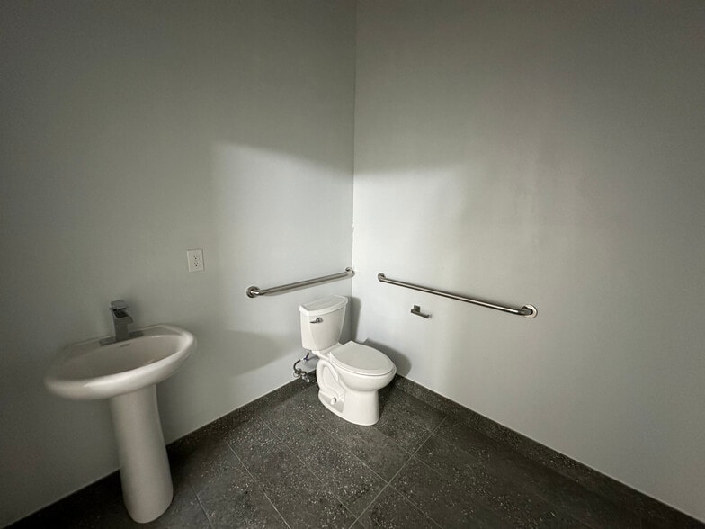 More Photos Of 17 Somers St, Brooklyn Apartments For Lease