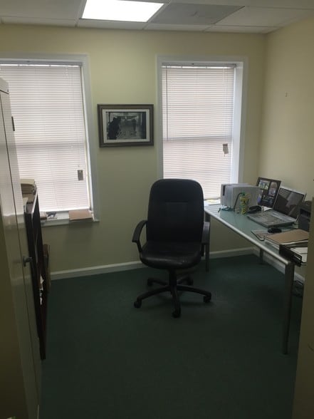 More Photos Of 8607-8609 2nd Ave, Silver Spring Medical For Sale