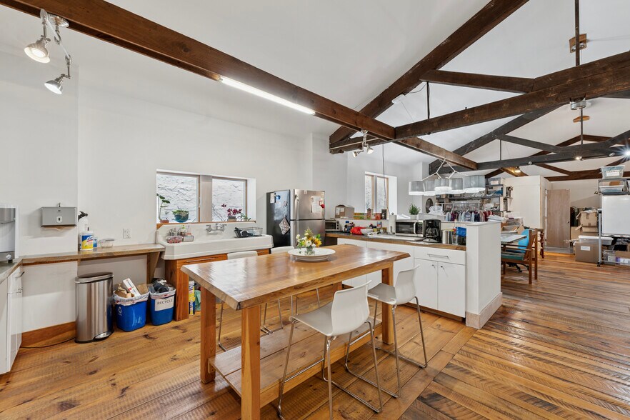 More Photos Of 1412 S Broad St, Philadelphia Storefront For Sale