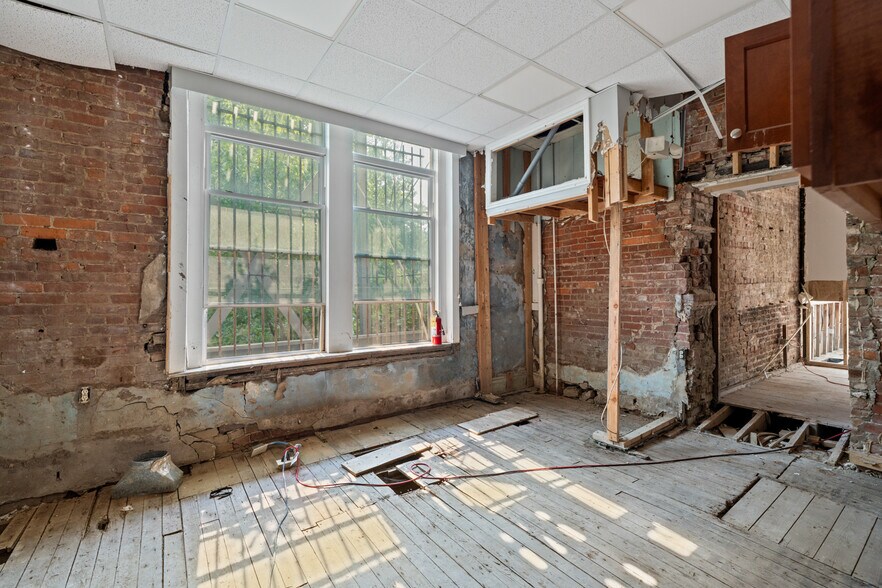 More Photos Of 101 St Clair St, Frankfort Loft Creative Space For Sale