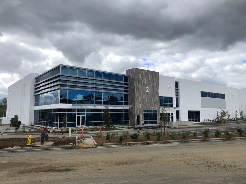 More Photos Of 17 Longitude Way, Corona Unknown For Lease