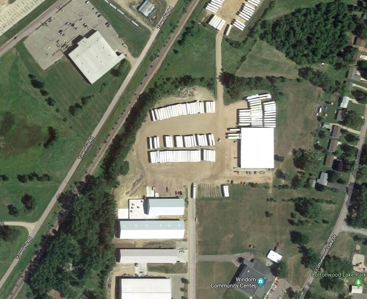 More Photos Of 1925 N Redding Ave, Windom Industrial For Lease