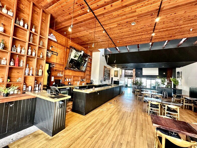 More Photos Of 256 Santa Monica Pier, Santa Monica General Retail For Lease