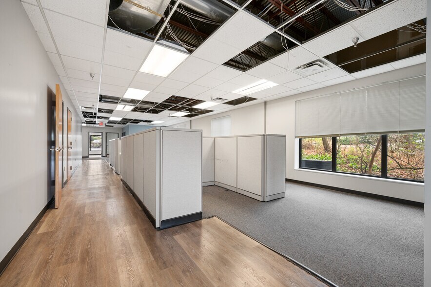 More Photos Of 105 Bradford Rd, Wexford Office For Lease
