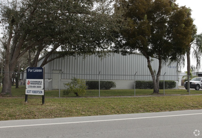 More Photos Of 16141 Pine Ridge Rd, Fort Myers Warehouse For Lease