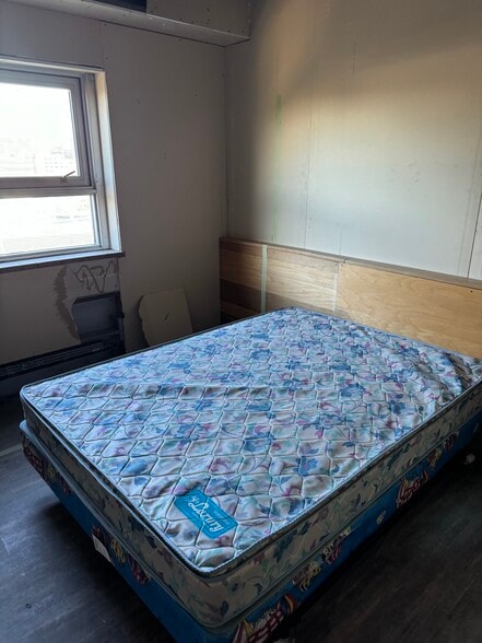 More Photos Of 220 S Madison St, Rockford Specialty For Sale