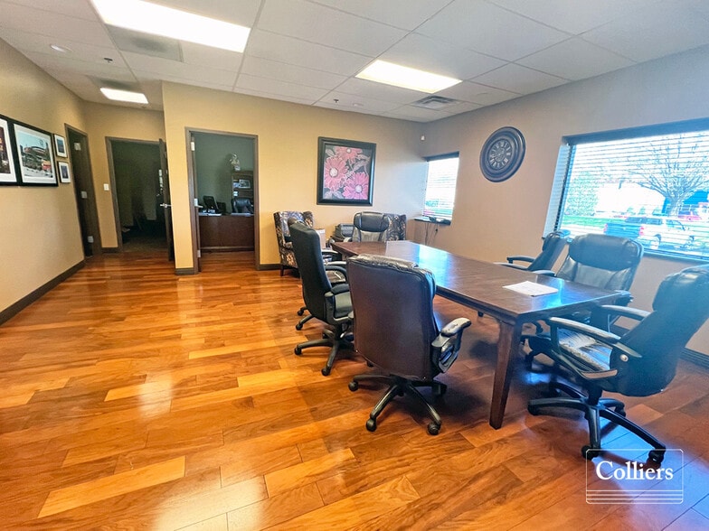 More Photos Of 10 S Corporate Hills Dr, Saint Charles Warehouse For Lease