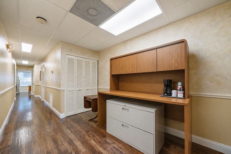 More Photos Of 1521-1525 Tamiami Trl S, Venice Office For Sale