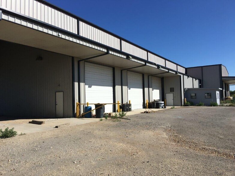More Photos Of 12071 W Highway 85, Dilley Service For Sale