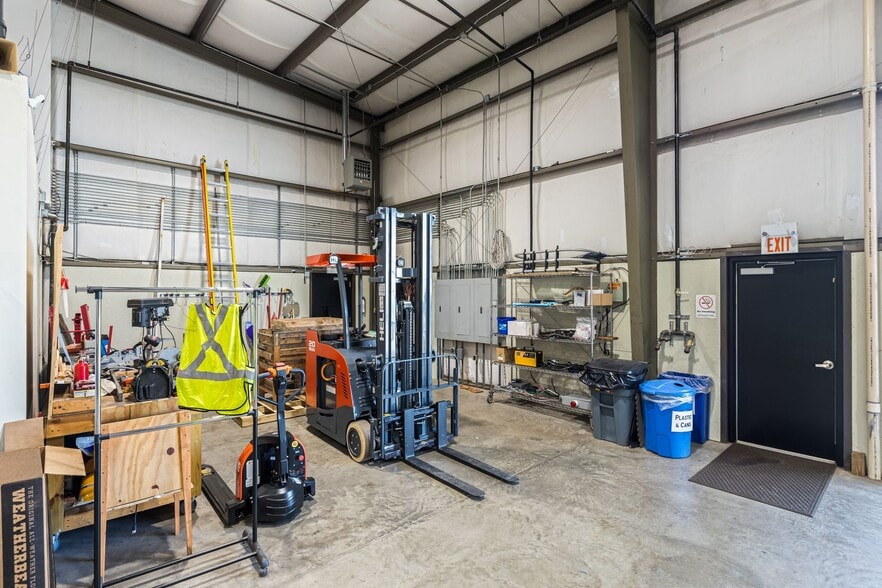 More Photos Of 533 Myatt Dr, Madison Showroom For Sale