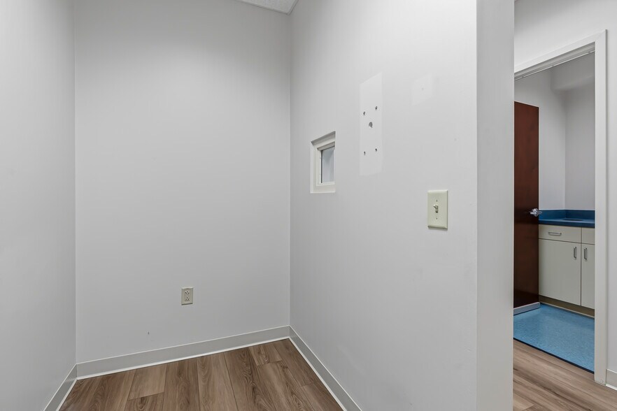 More Photos Of 3731 NW Cary Pky, Cary Medical For Sale