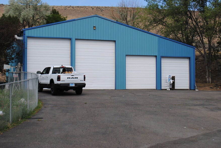 More Photos Of 810 HWY 93, Jackpot Convenience Store For Sale
