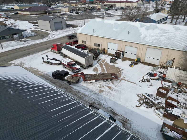 More Photos Of 104 11th St NE, Austin Warehouse For Lease