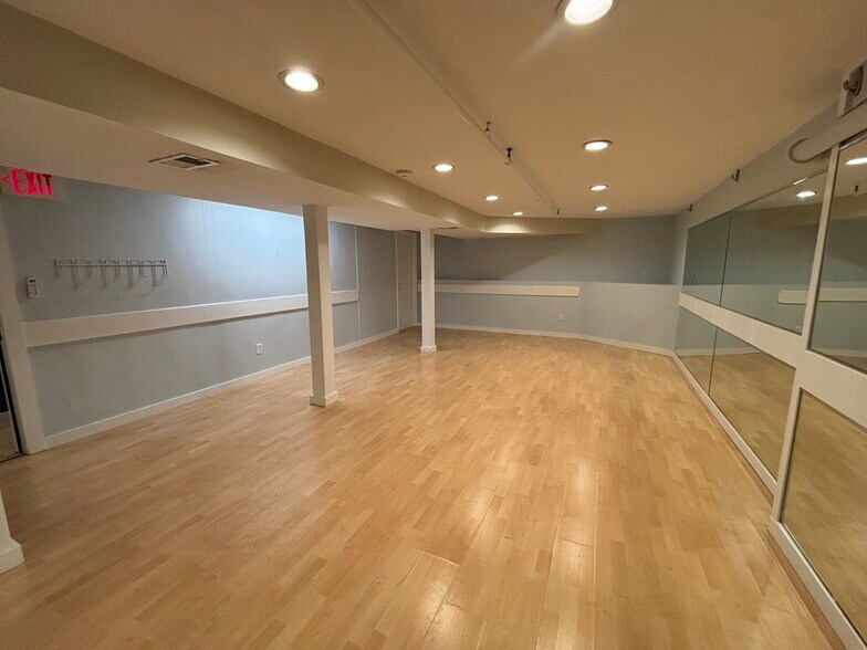 More Photos Of 161 Summer St, Kingston Freestanding For Lease