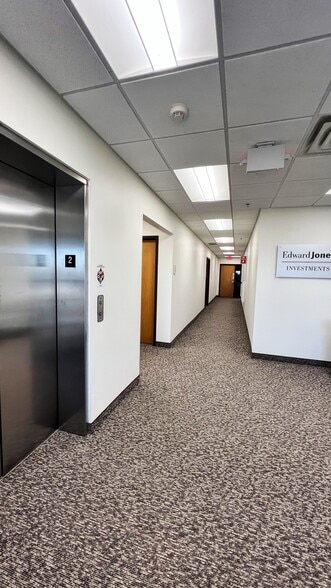 More Photos Of 2850 Cutters Grove Ave, Anoka Office For Lease