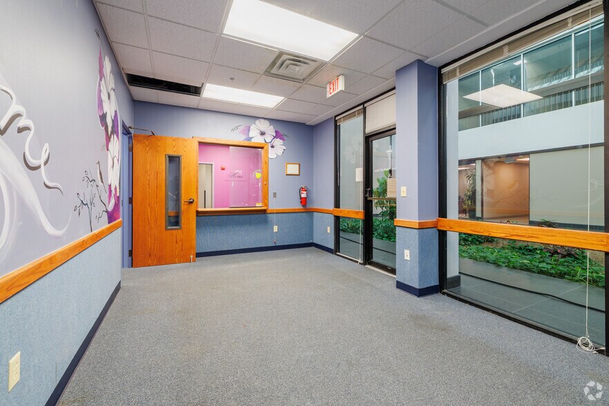 More Photos Of 8700 N Stemmons Fwy, Dallas Office For Sale