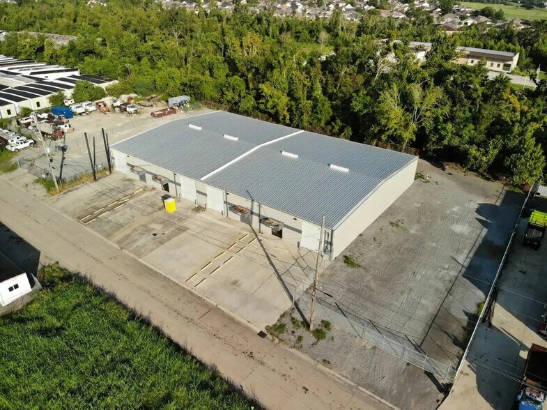 More Photos Of 3101-3107 La Place Ln, Laplace Distribution For Lease