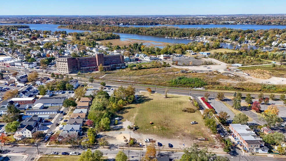 More Photos Of , Bloomingdale General Retail For Sale