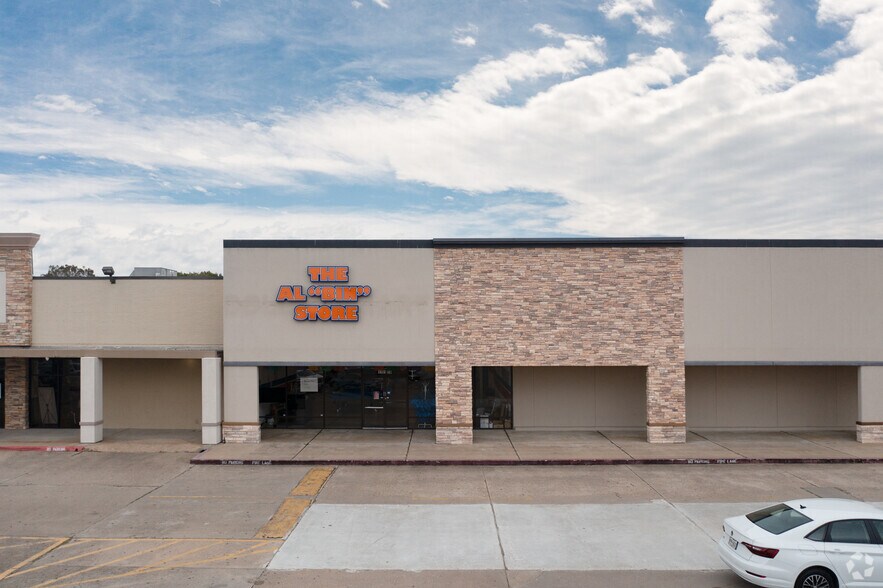 More Photos Of 1701 Fairway Dr, Alvin Unknown For Lease