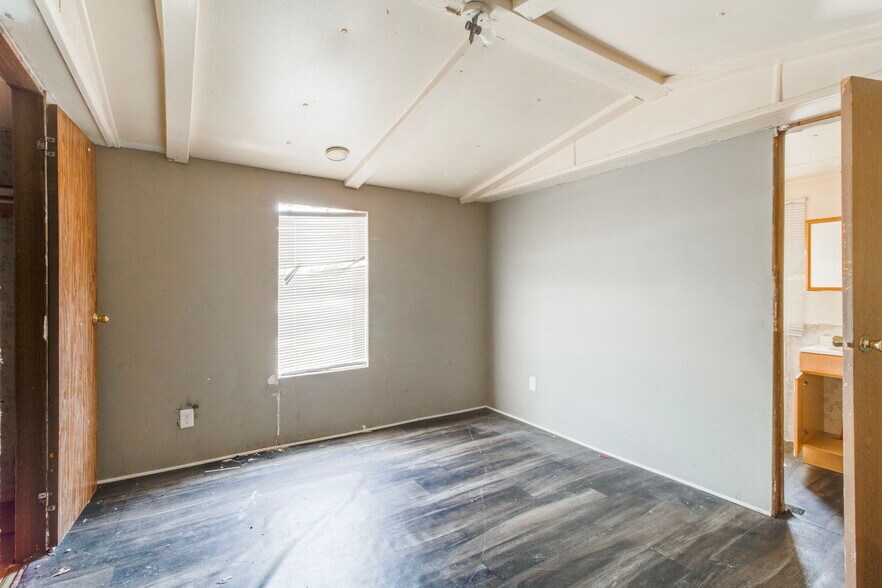 More Photos Of 267 Bell Rd, Mayesville Flex For Sale