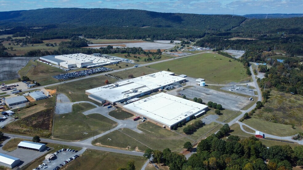 More Photos Of 400 Industrial Blvd, Leesburg Distribution For Sale