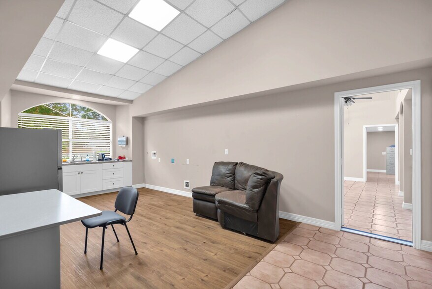 More Photos Of 22830 Fritz Ln, Spring Office Residential For Lease