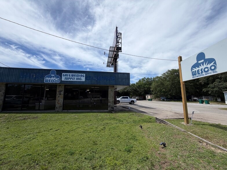 Primary Photo Of 431 Racetrack Rd Nw, Fort Walton Beach Flex For Sale