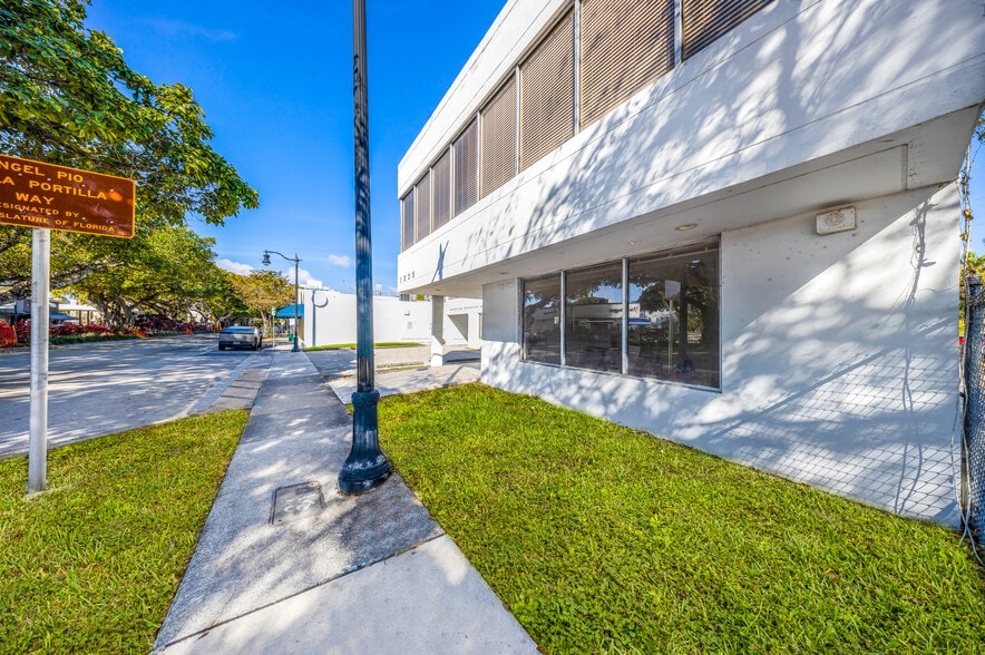 More Photos Of 1235 SW 22nd St, Miami Office For Lease