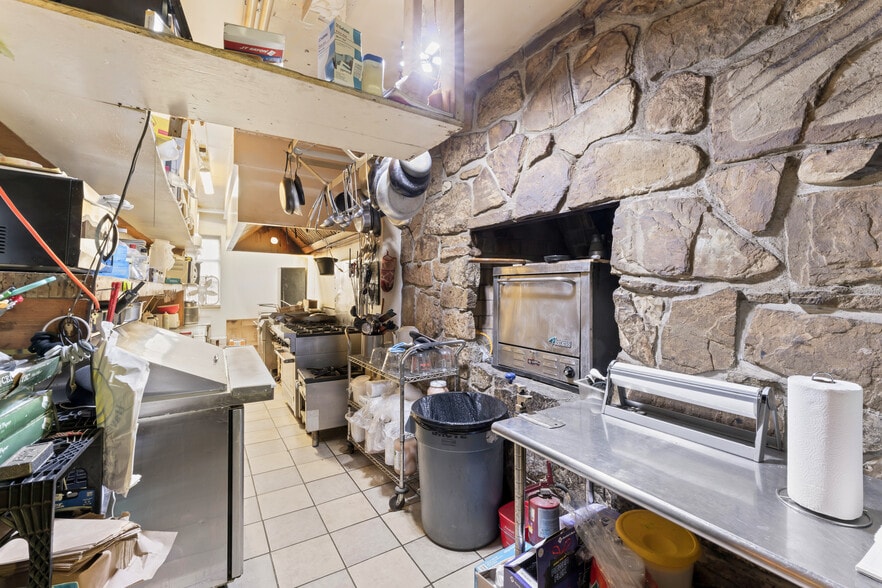 More Photos Of 669 E National Pike, Washington Restaurant For Sale