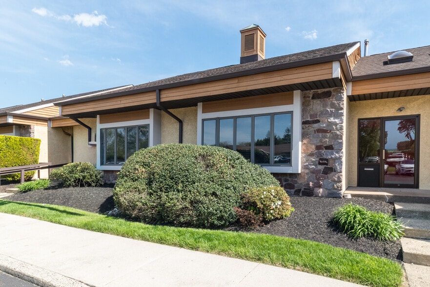 More Photos Of 908-918 Town Center, New Britain Office For Sale
