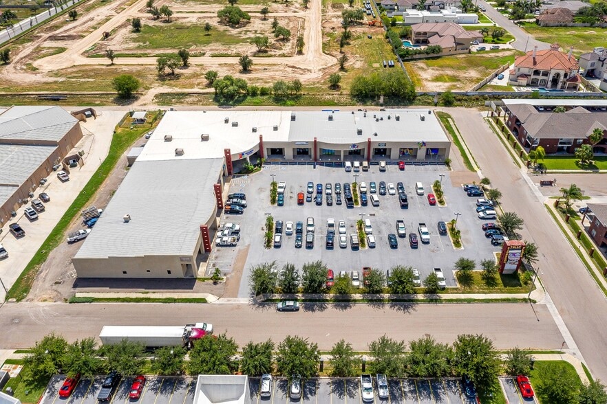 More Photos Of 901 Travis St, Mission General Retail For Sale