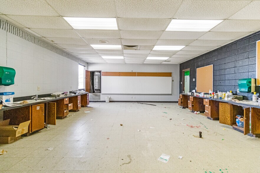 More Photos Of 214 N School St, Winfield Light Distribution For Sale