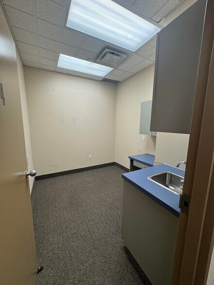 More Photos Of 240 Waterloo St, London Medical For Lease