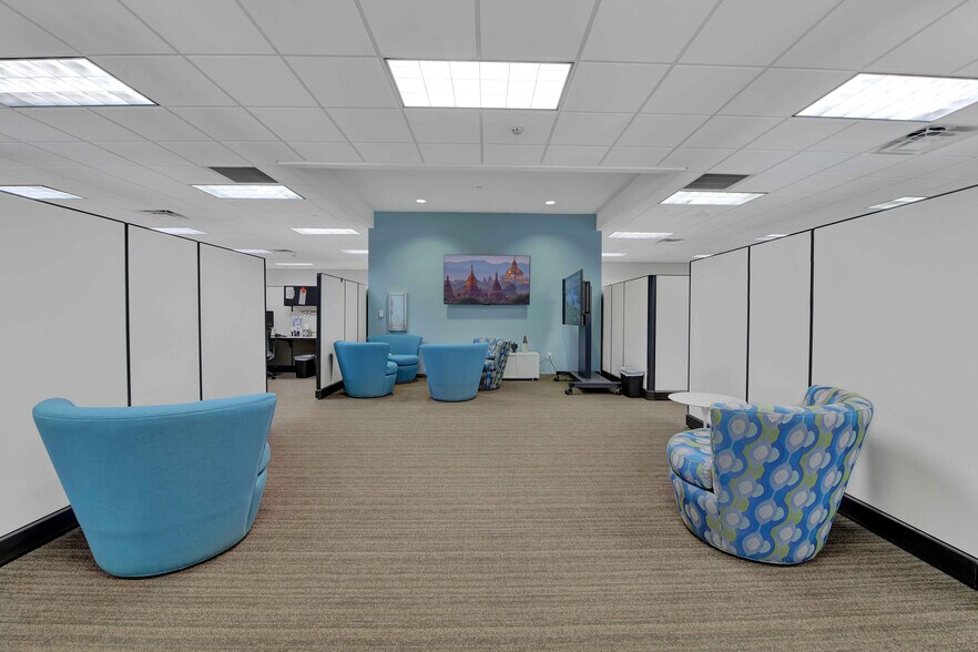 More Photos Of 681 Greens Pky, Houston Office For Lease