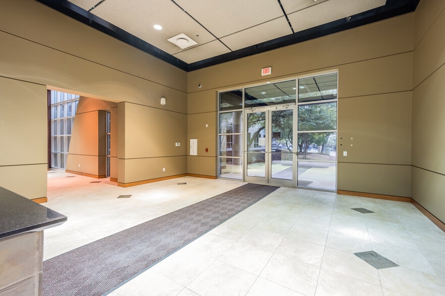 More Photos Of 5555 Northwest Pky, San Antonio Office For Lease