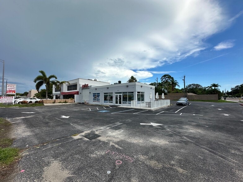 More Photos Of 3155 Clark Rd, Sarasota Restaurant For Sale