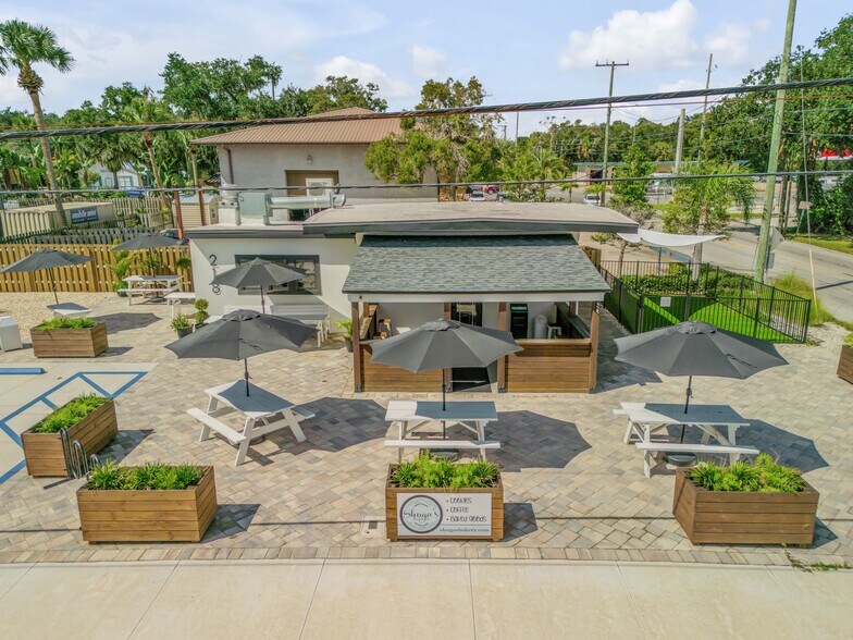 More Photos Of 218 N Orange St, New Smyrna Beach Freestanding For Sale