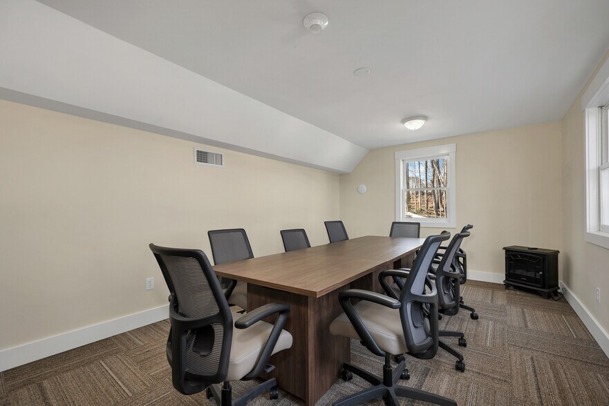 More Photos Of 252 Daniel Webster Hwy, Meredith Office For Sale