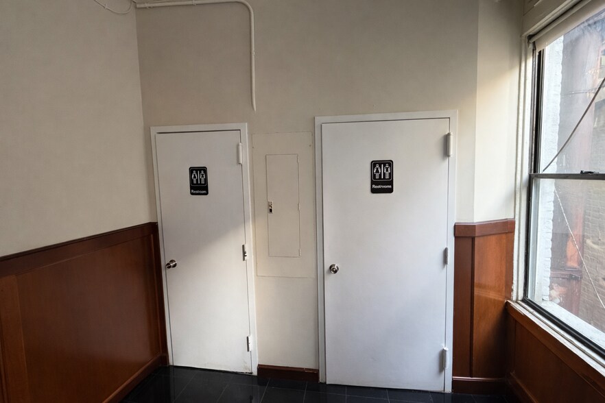 More Photos Of 140 Montague St, Brooklyn General Retail For Lease