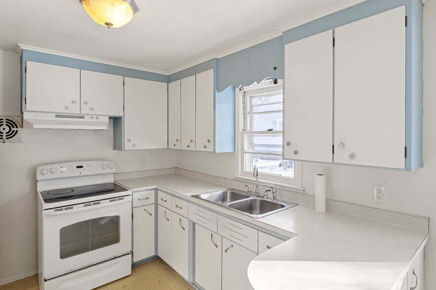 More Photos Of 2900 E Henrietta Rd, Henrietta Office For Sale