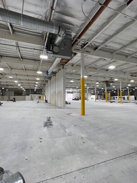 More Photos Of 21310-21314 Lassen St, Chatsworth Warehouse For Lease