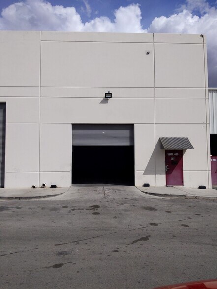 More Photos Of 6215 McGill Ave, Las Vegas Warehouse For Lease