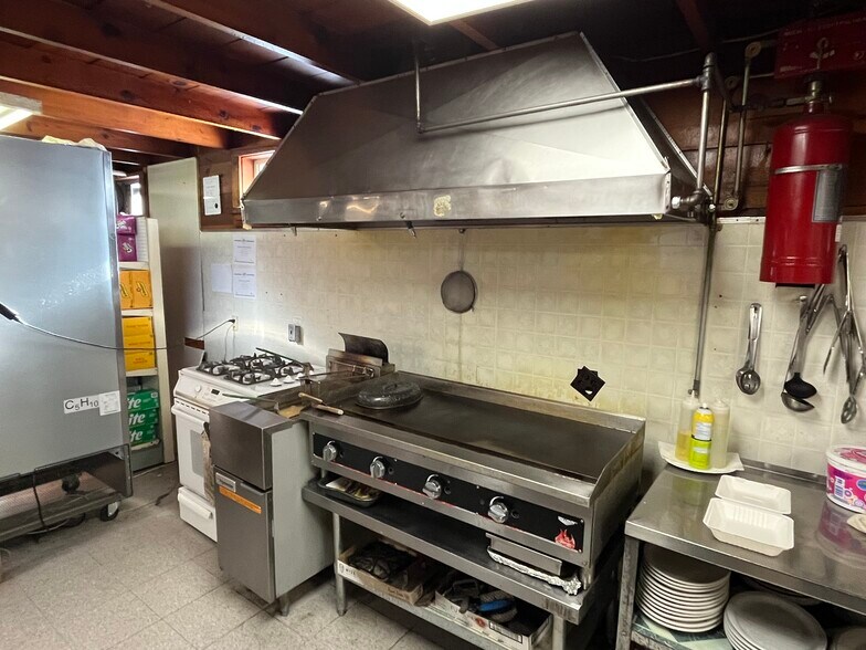 More Photos Of 2600 Otter Av, Tulameen Restaurant For Sale