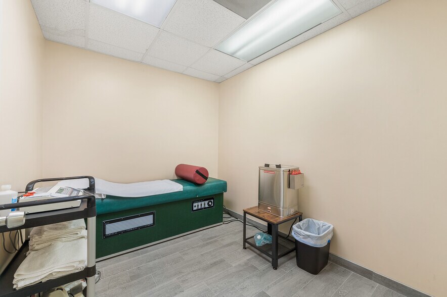 More Photos Of 3480 W Main St, League City Medical For Sale