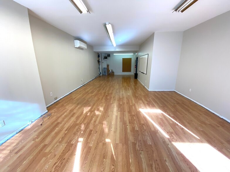 More Photos Of 506 5th Ave, Brooklyn Bar For Lease