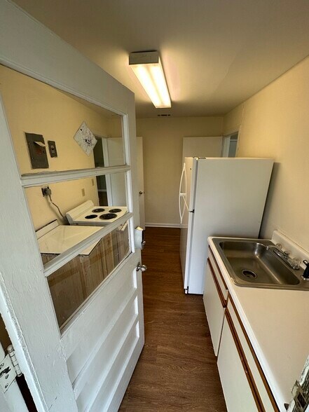 More Photos Of 702 Baldwin Dr, Albany Storefront For Lease