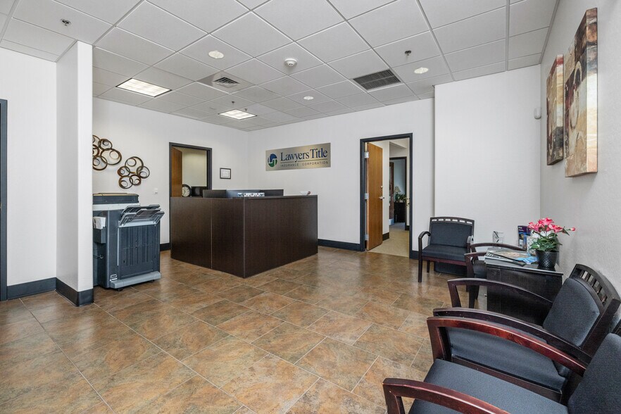 More Photos Of 325 W Gurley St, Prescott Office For Lease
