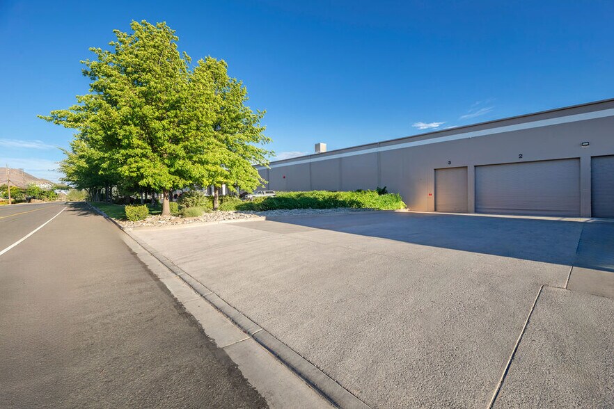 More Photos Of 4900-4904 Ampere Dr, Reno Distribution For Lease